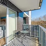 Daire Riverside Comfort By Bookinghost